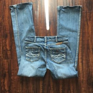 27/33 Cowgirl Tuff Jeans